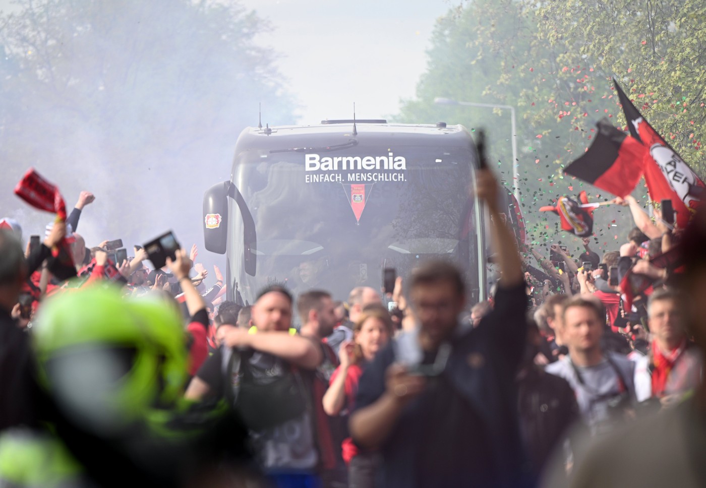 dpatop - 14 April 2024, North Rhine-Westphalia, Leverkusen: Soccer, Bundesliga, Bayer 04 Leverkusen - SV Werder Bremen, Matchday 29, BayArena. Leverkusen fans welcome the Bayer Leverkusen team bus and create a great atmosphere before the match.,Image: 864748799, License: Rights-managed, Restrictions: , Model Release: no