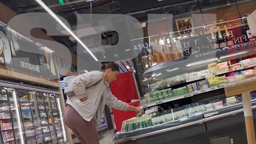 Sorana Cîrstea, surprinsă ca o persoană obişnuită, într-un supermarket din Capitală / spynews.ro