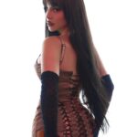 Bruneta asaltată de milionari a dezvăluit cum încearcă bărbaţii însuraţi să o agaţe: „Întotdeauna găsesc o cale”