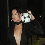 Bruneta asaltată de milionari a dezvăluit cum încearcă bărbaţii însuraţi să o agaţe: „Întotdeauna găsesc o cale”