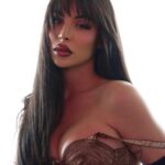 Bruneta asaltată de milionari a dezvăluit cum încearcă bărbaţii însuraţi să o agaţe: „Întotdeauna găsesc o cale”
