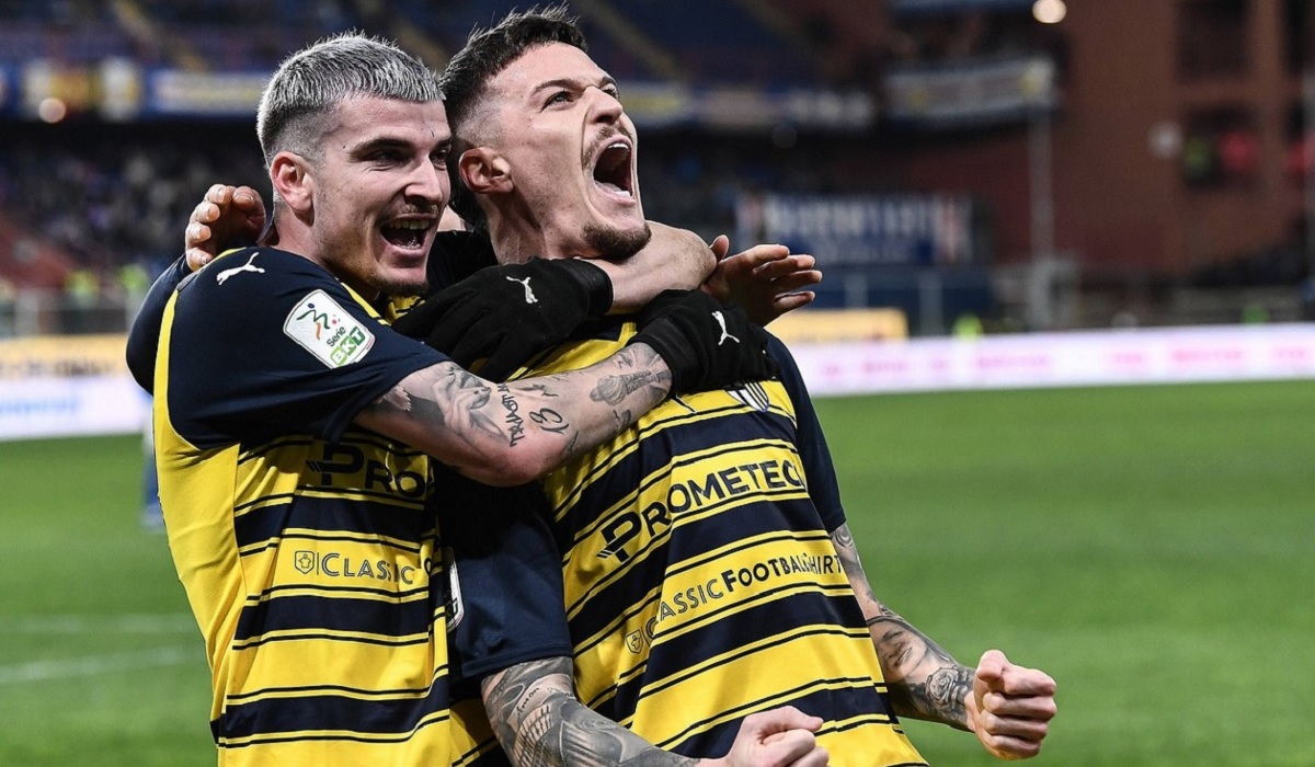 Dennis Man şi Valentin Mihăilă au promovat în Serie A! Performanţă uriaşă pentru jucătorii naţionalei, alături de Parma!