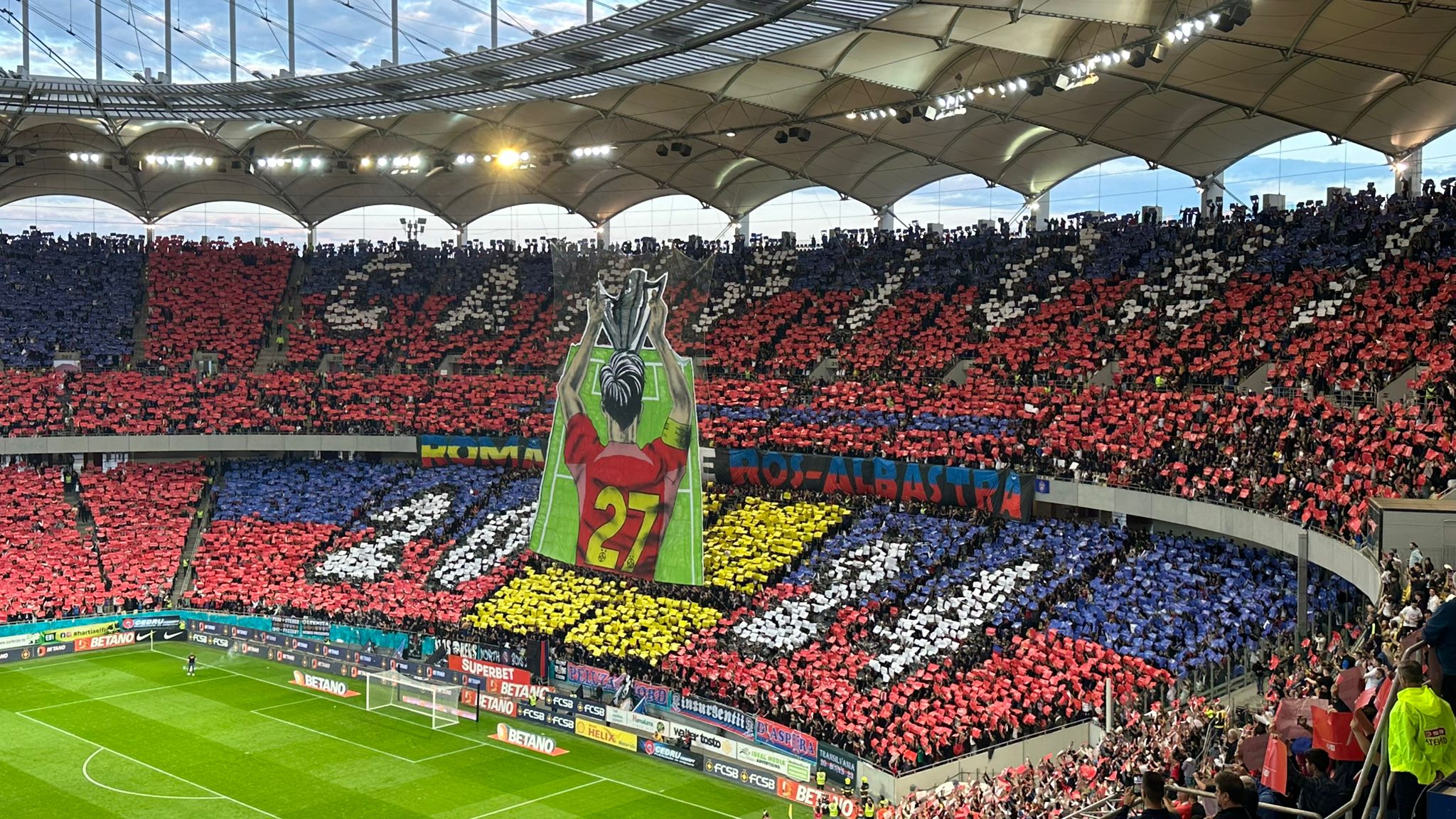 Arena Naţională, colorată în roşu-albastru la FCSB - CFR Cluj