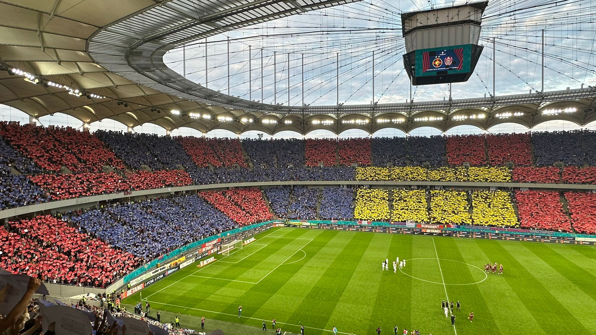 Arena Naţională, colorată în roşu-albastru la FCSB - CFR Cluj