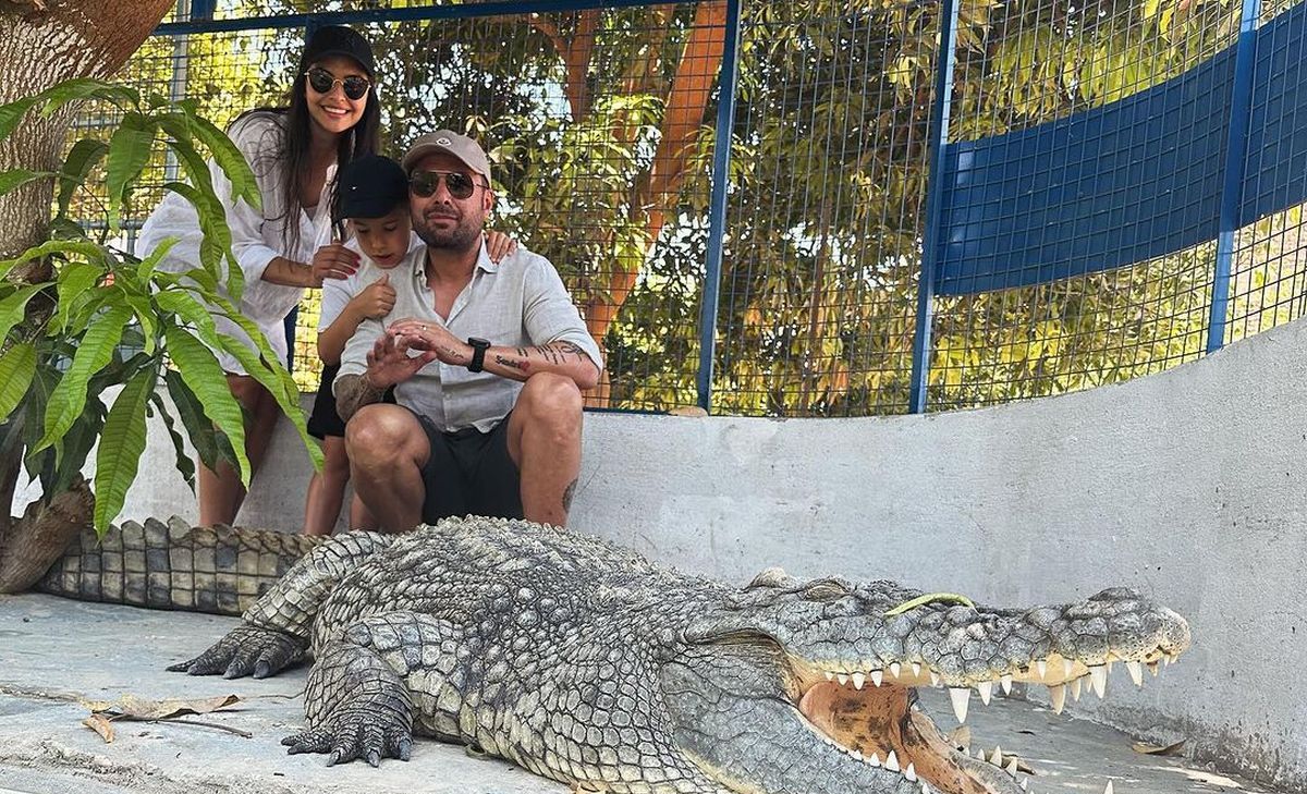 Adrian Mutu, poză cu un crocodil, alături de soţie şi de fiul Tiago: 