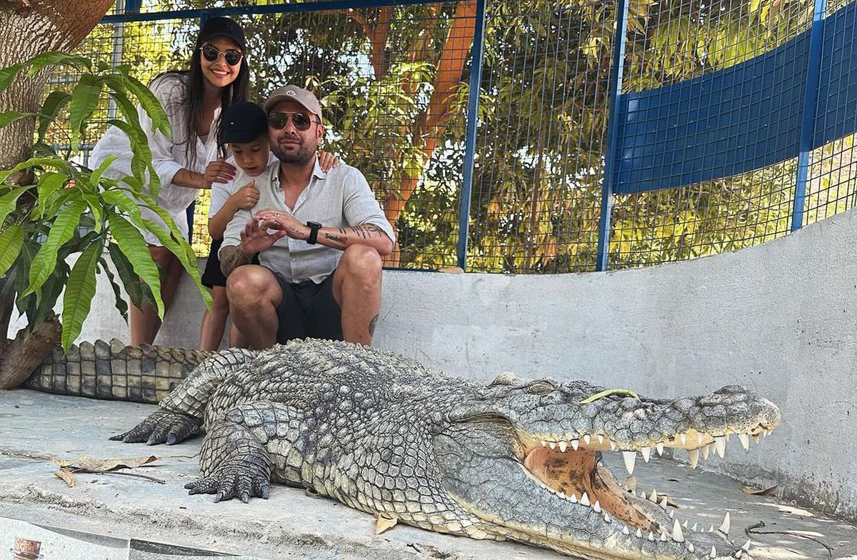 Adrian Mutu, poză cu un crocodil, alături de soţie şi de fiul Tiago: „O zi minunată”