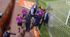 Momente şocante după ce Panathinaikos a câştigat Cupa Greciei. Oficialii lui Aris au fugărit-o pe arbitra Stephanie Frappart