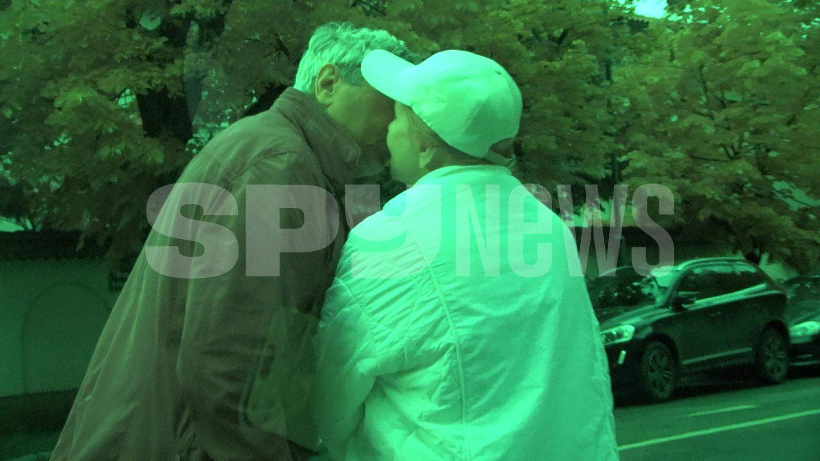 Mircea şi Neli Lucescu, surprinşi sărutându-se în plină stradă / Spynews.ro