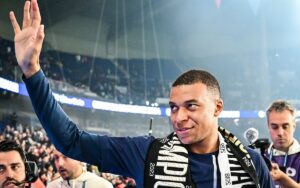 Kylian Mbappe a organizat o petrecere fabuloasă, la plecarea de PSG! Mama starului francez, indicii despre următoarea lui echipă