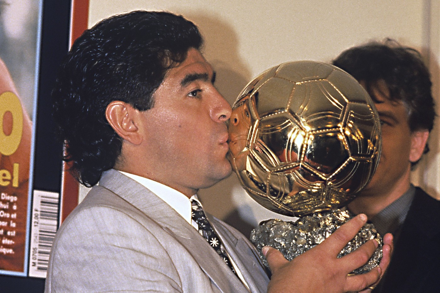 PARIS 1995 - DIEGO MARADONA RECOIT LE BALLON D'OR//GELYPATRICK_18300003/2011251832/Credit:PATRICK GELY/SIPA/2011251833,Image: 571267812, License: Rights-managed, Restrictions: , Model Release: no