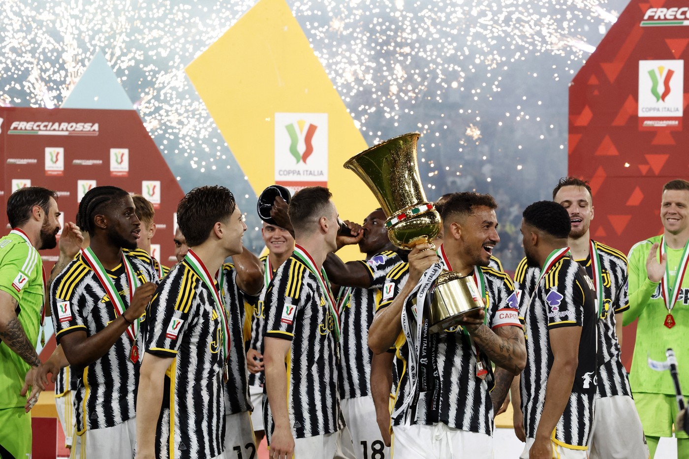 ROME, ITALY, MAY 15: Danilo (4th R), of Juventus, holds the trophy at the end of the Italian Cup final football match between Atalanta and Juventus at Rome Olympic Stadium, Italy, on May 15, 2024. Riccardo De Luca / Anadolu/ABACAPRESS.COM,Image: 873450550, License: Rights-managed, Restrictions: , Model Release: no