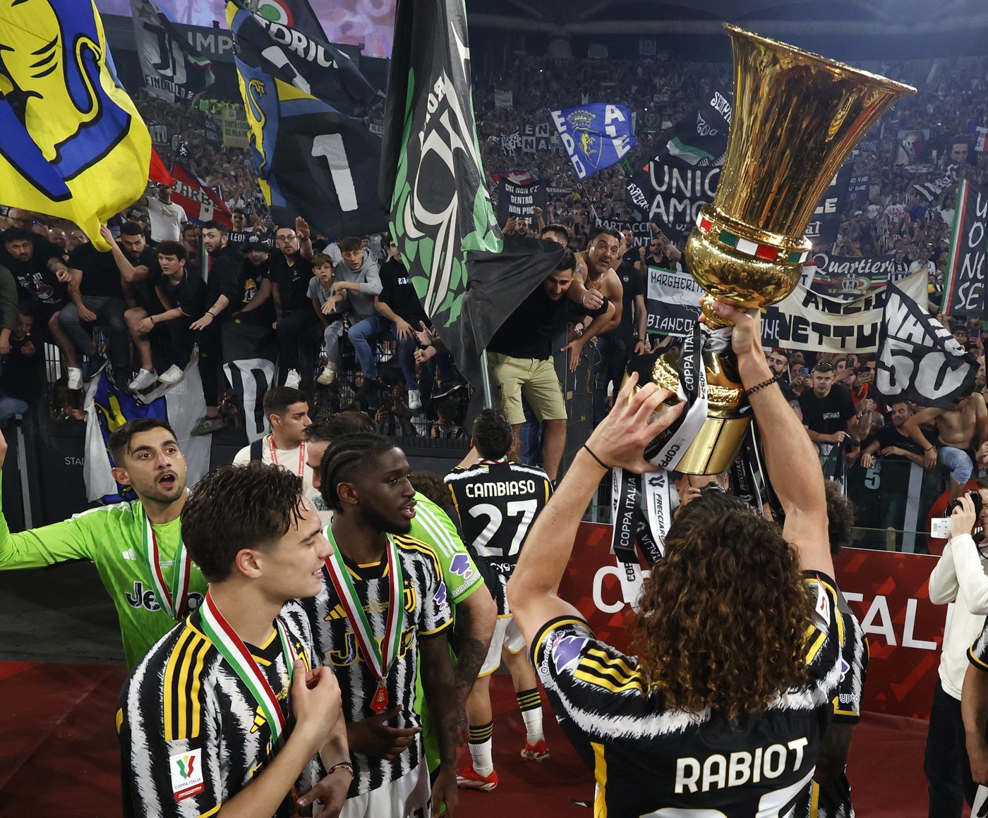 ROME, ITALY, MAY 15: Juventus players celebrate at the end of the Italian Cup final football match between Atalanta and Juventus at Rome Olympic Stadium, Italy, on May 15, 2024. Juventus defeated Atalanta 1-0. Riccardo De Luca / Anadolu/ABACAPRESS.COM,Image: 873450628, License: Rights-managed, Restrictions: , Model Release: no