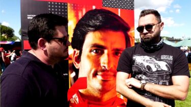 Doi români îi ajută pe fanii Formulei 1 să ajungă pe marile circuite