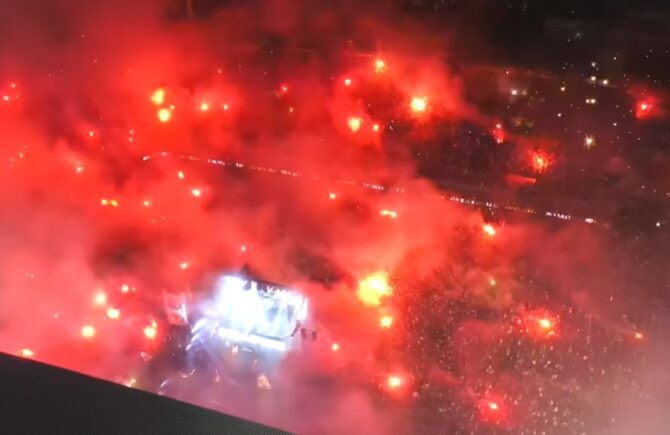Fanii lui PAOK au „aprins” Salonicul, după ce Răzvan Lucescu le-a adus un nou titlu! Imagini live cu sărbătoarea de pe stadion