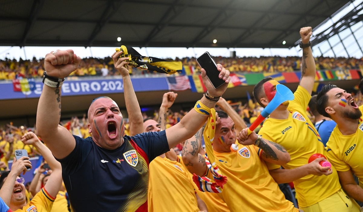 Publicaţia L’Equipe, impresionată de suporterii României la meciul cu Belgia: „30.000 de fani entuziaşti şi dezlănţuiţi”