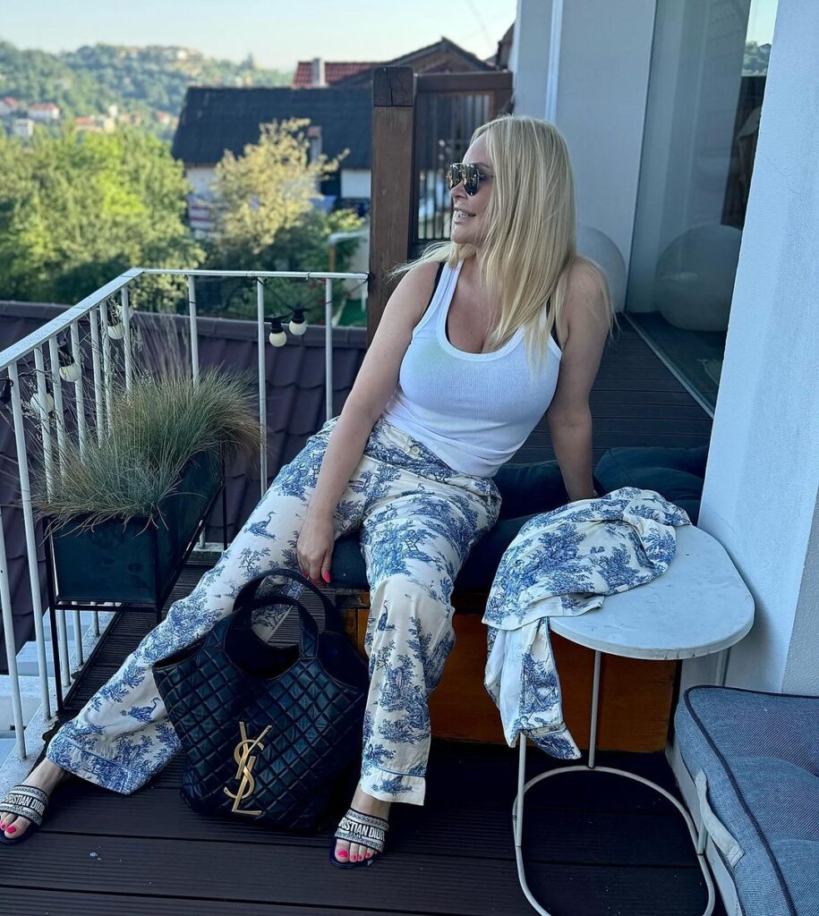 Cea mai cunoscută amantă din România arată răvăşitor la 48 de ani! Măsura extremă pe care a luat-o pentru a fi în formă