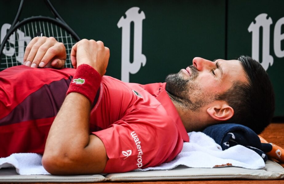 Novak Djokovic se operează la genunchi, după accidentarea de la Roland Garros! Cât poate lipsi fostul număr 1 ATP de pe teren