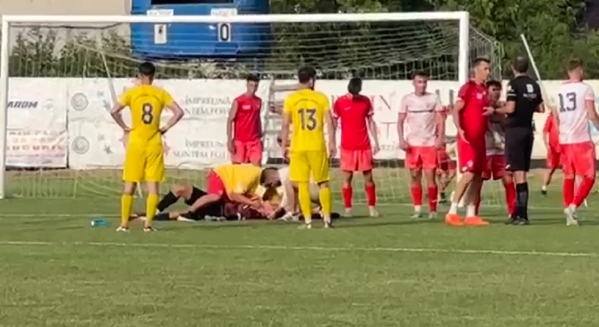 Scene şocante în timpul meciului lui ACS Dinamo! Un jucător s-a prăbuşit inconştient pe teren! Ambulanţa a intervenit de urgenţă