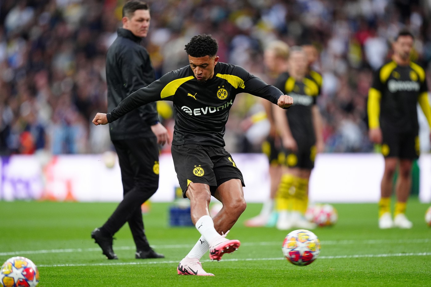 Borussia Dortmund's Jadon Sancho attempts a shot during the warm up ahead of the UEFA Champions League final at Wembley Stadium in London. Picture date: Saturday June 1, 2024.,Image: 878161690, License: Rights-managed, Restrictions: Use subject to restrictions. Editorial use only, no commercial use without prior consent from rights holder., Model Release: no