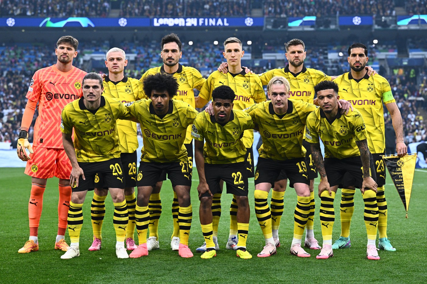 01 June 2024, Great Britain, London: Soccer: Champions League, Borussia Dortmund - Real Madrid, knockout round, final at Wembley Stadium, the Dortmund team lines up before the match.,Image: 878169864, License: Rights-managed, Restrictions: , Model Release: no
