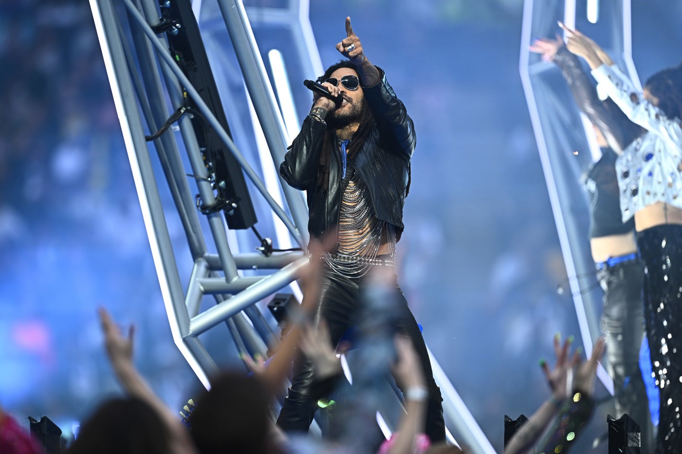 01 June 2024, Great Britain, London: Soccer: Champions League, Borussia Dortmund - Real Madrid, Final, Wembley Stadium, Musician Lenny Kravitz performs before the final.,Image: 878169935, License: Rights-managed, Restrictions: , Model Release: no