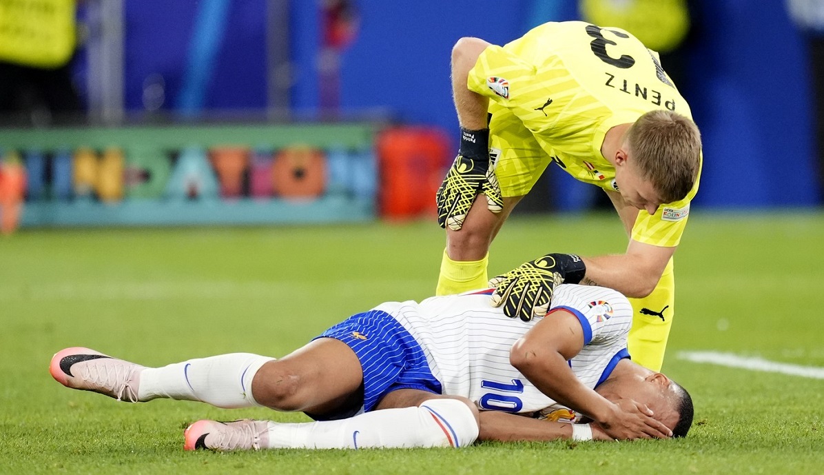 Austria - Franța 0-1! Mbappe a provocat autogolul lui Wober, dar a suferit o accidentare teribilă