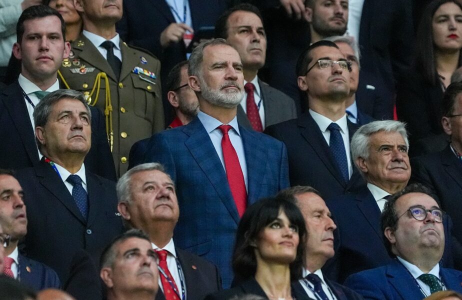 După ce a stat lângă Mourinho şi Sir Alex Ferguson, Răzvan Burleanu a văzut de lângă Regele Filip meciul Spania – Italia 1-0