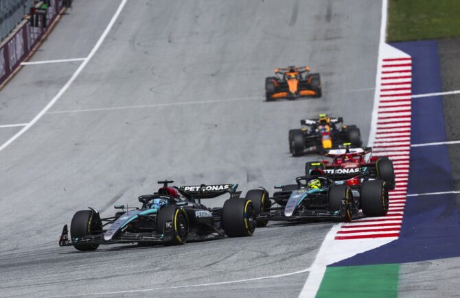 George Russell a câştigat Marele Premiu de Formula 1 al Austriei! Verstappen, penalizat cu 10 secunde după ce s-a atins cu Norris