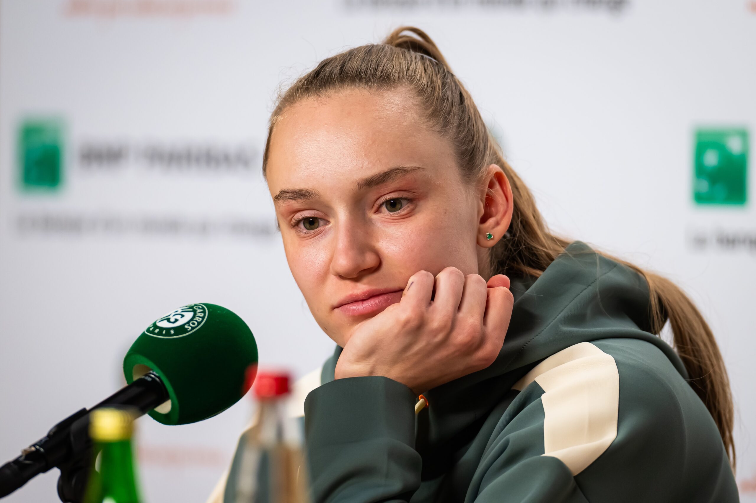Rybakina nu vrea "să mai audă de Roland Garros". Anunțul făcut în conferință, după eliminarea surprinzătoare
