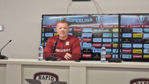 Neil Lennon a venit bandajat la conferința de presă, după accidentul teribil din Herăstrău. Cum arată acum antrenorul de la Rapid