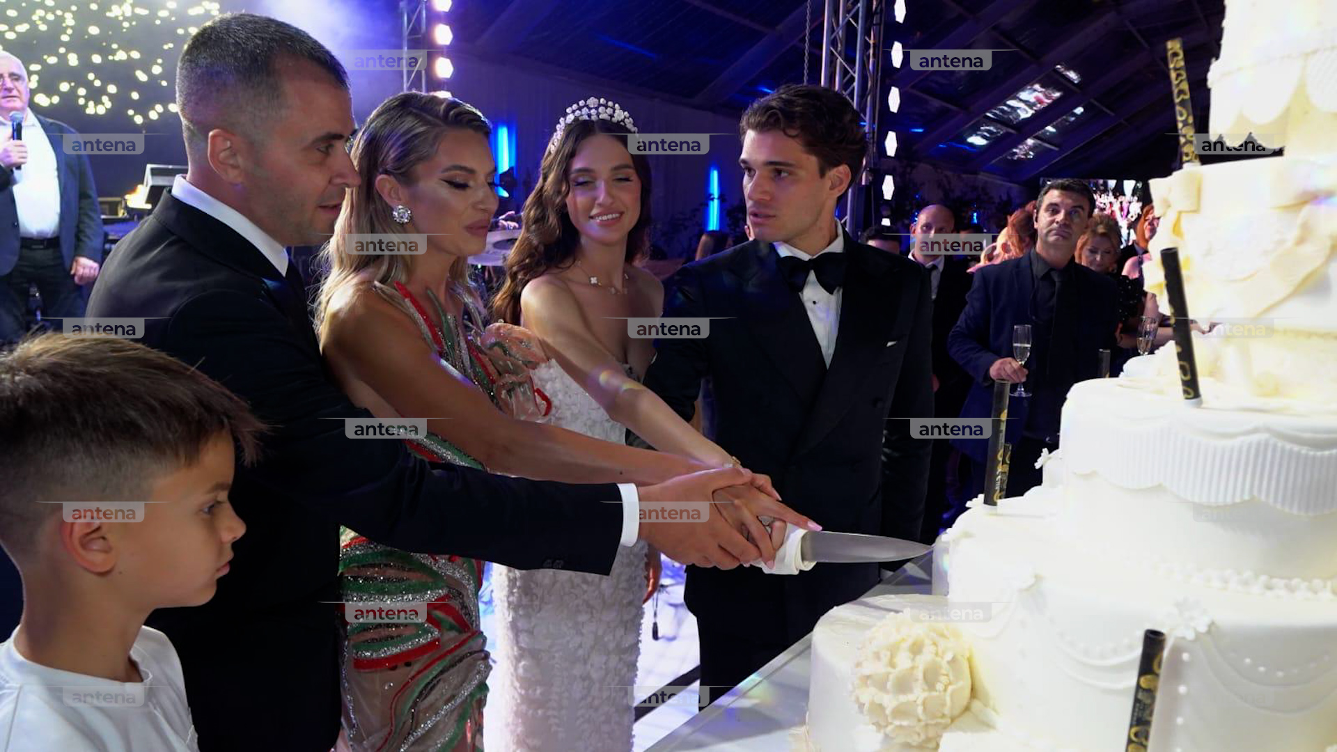 Tortul de nuntă al lui Ianis Hagi și al Elenei