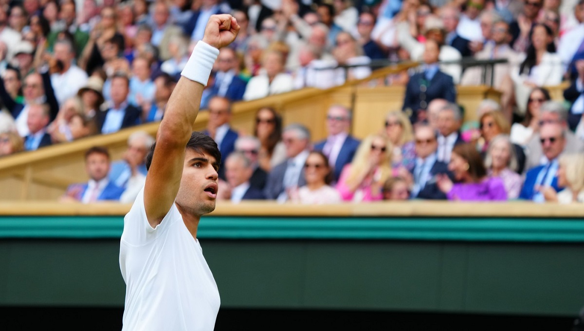 Carlos Alcaraz a câştigat Wimbledon 2024! L-a învins în trei seturi pe Novak Djokovic