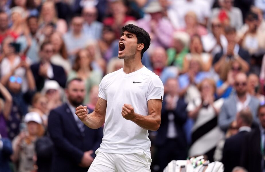 Carlos Alcaraz s-a calificat în finala Wimbledon 2024! Campionul en-titre, victorie convingătoare în faţa li Daniil Medvedev