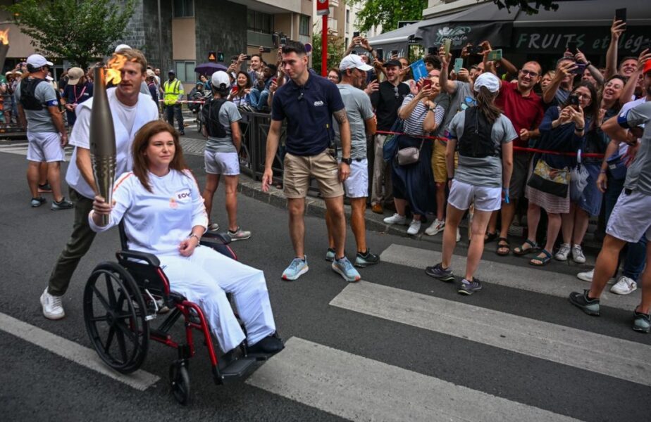 Christina Assi şi Dylan Collins, jurnalişti răniţi în Liban, au purtat duminică torţa olimpică