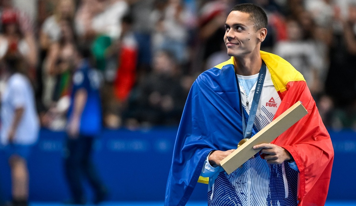 Ce se afla în cutia primită de David Popovici, după ce a câştigat aurul olimpic la Paris! Cine este cel căruia i-a dăruit-o