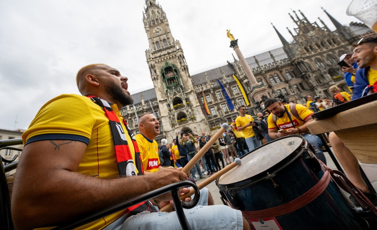 Scandal înainte de România – Olanda! Un suporter român, reţinut de poliţişti cu câteva ore înainte de meci