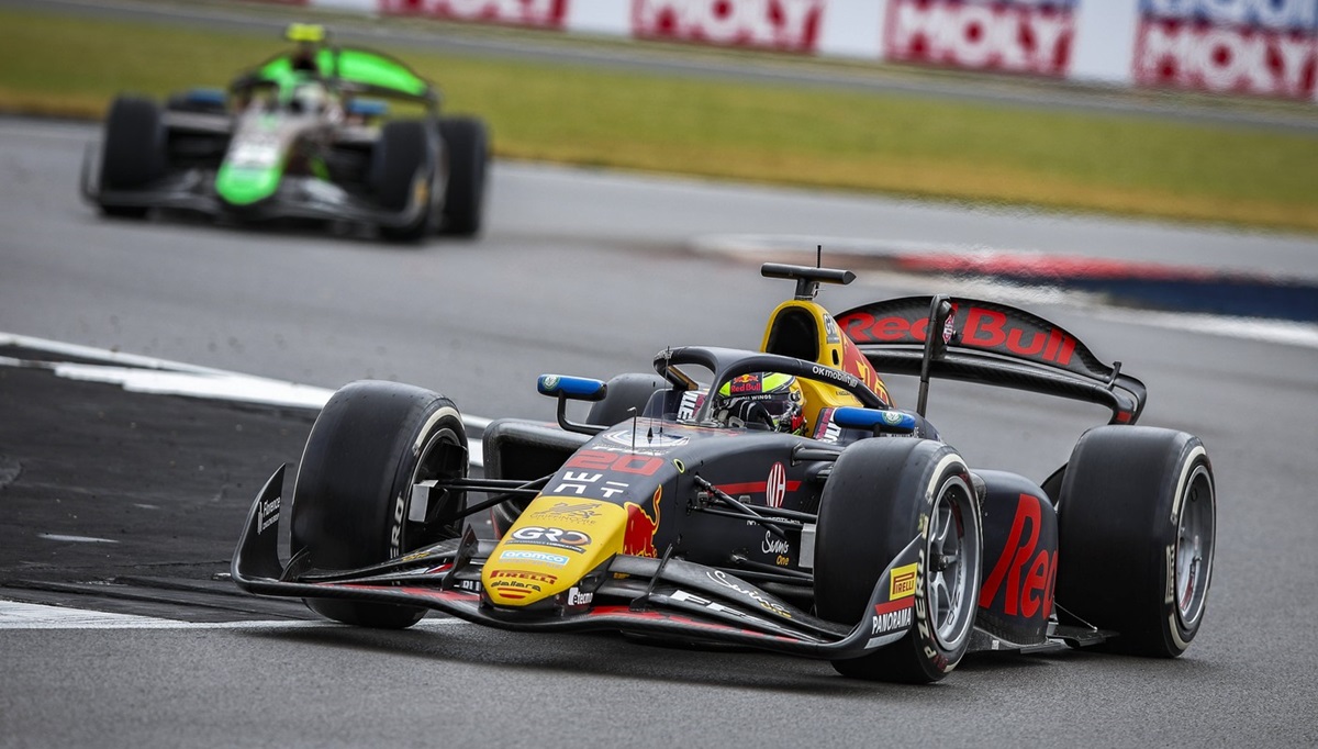 Hadjar a câștigat cursa principală din Formula 2 de la Silverstone, live în AntenaPLAY! Kimi Antonelli a triumfat în sprint