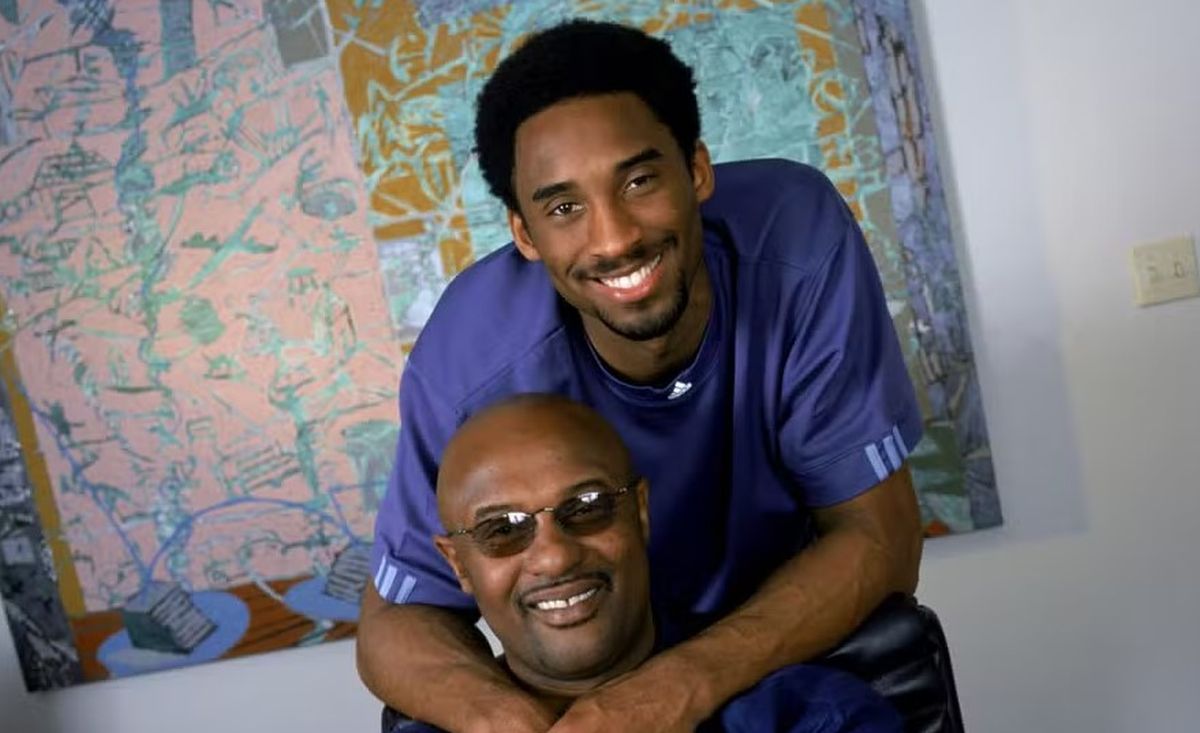 Tatăl lui Kobe Bryant a murit la 69 de ani. Kobe Bryant a murit în 2020, la 41 de ani