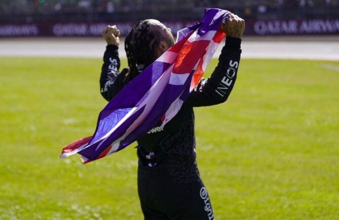 „În continuare plâng” Lewis Hamilton, reacţie emoţională la interviul de după Marele Premiu al Marii Britanii, unde a câştigat!