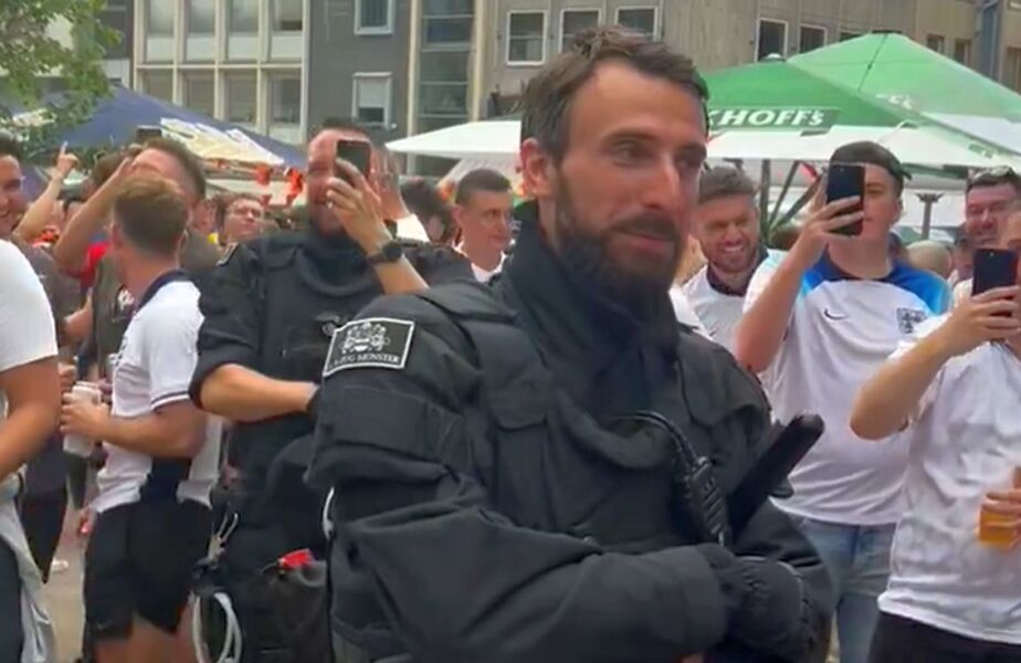 Reacţia fanilor englezi după ce s-au întâlnit cu un poliţist german ce semăna leit cu Gareth Southgate!