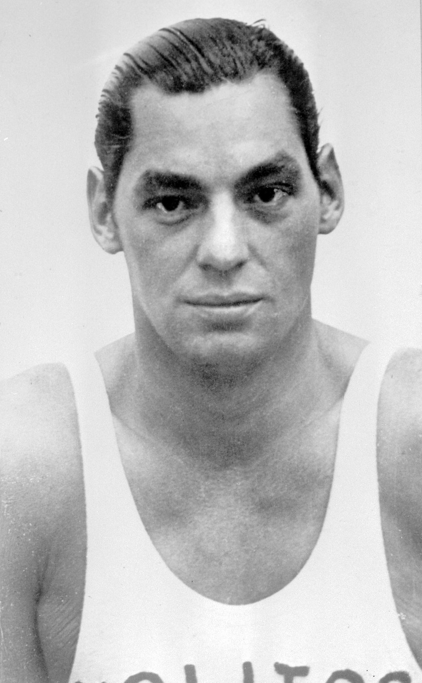 Johnny Weissmuller, americký rekordman v plavání, představitel filmového 