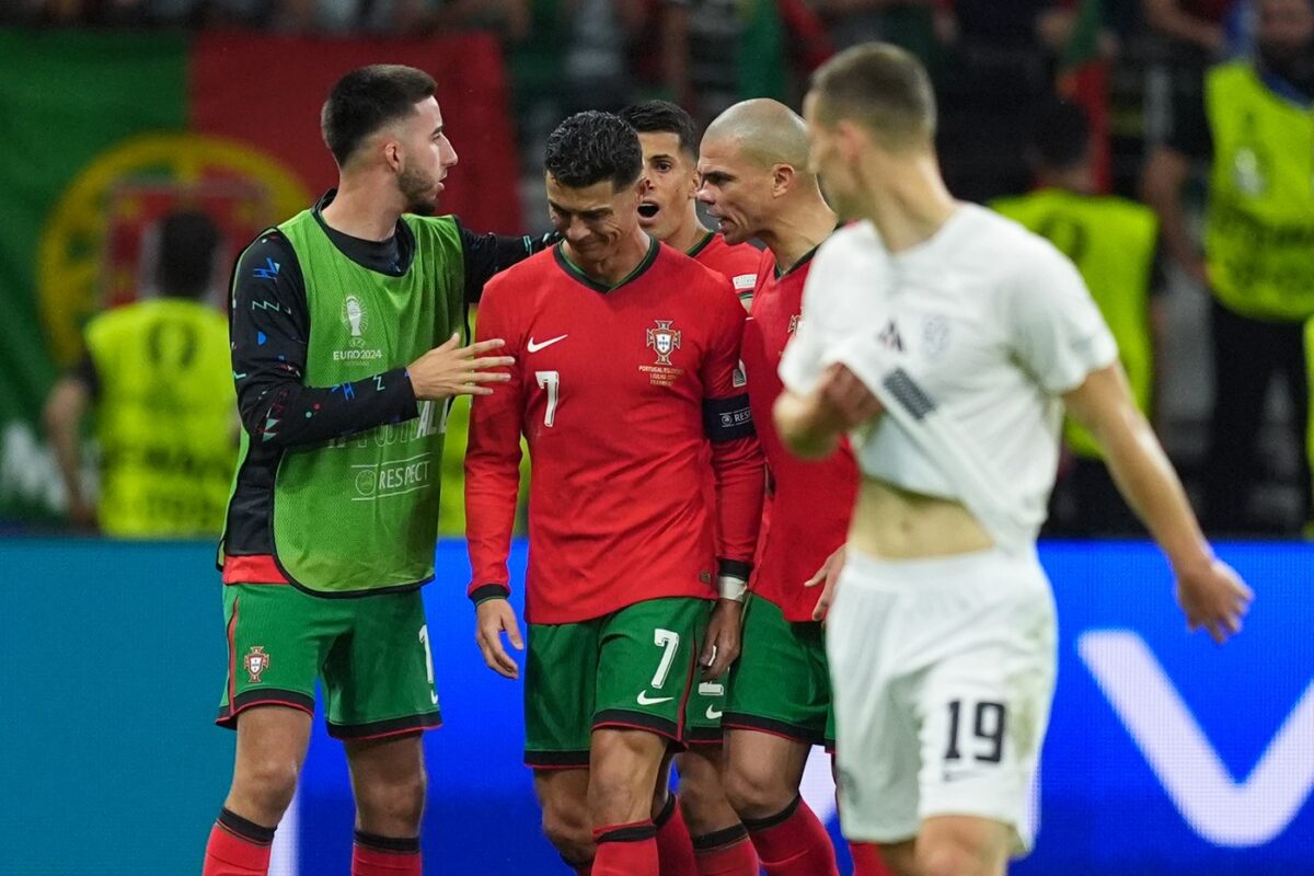 Reacţia lui Cristiano Ronaldo, după ce s-a prăbuşit emoţional şi a izbucnit în plâns după ce a ratat un penalty cu Slovenia
