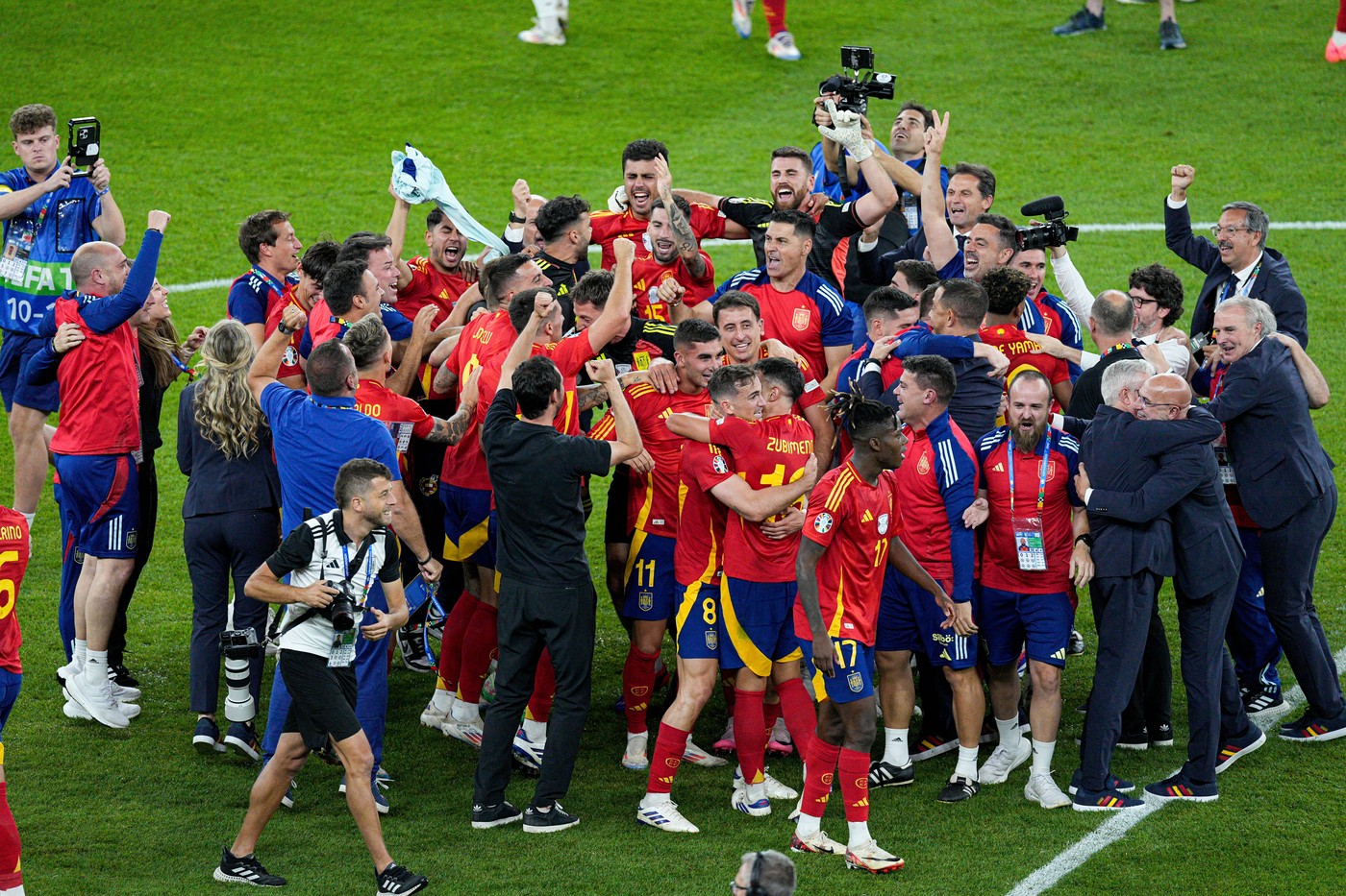 Imagini superbe, după ce Spania a câştigat trofeul EURO 2024 