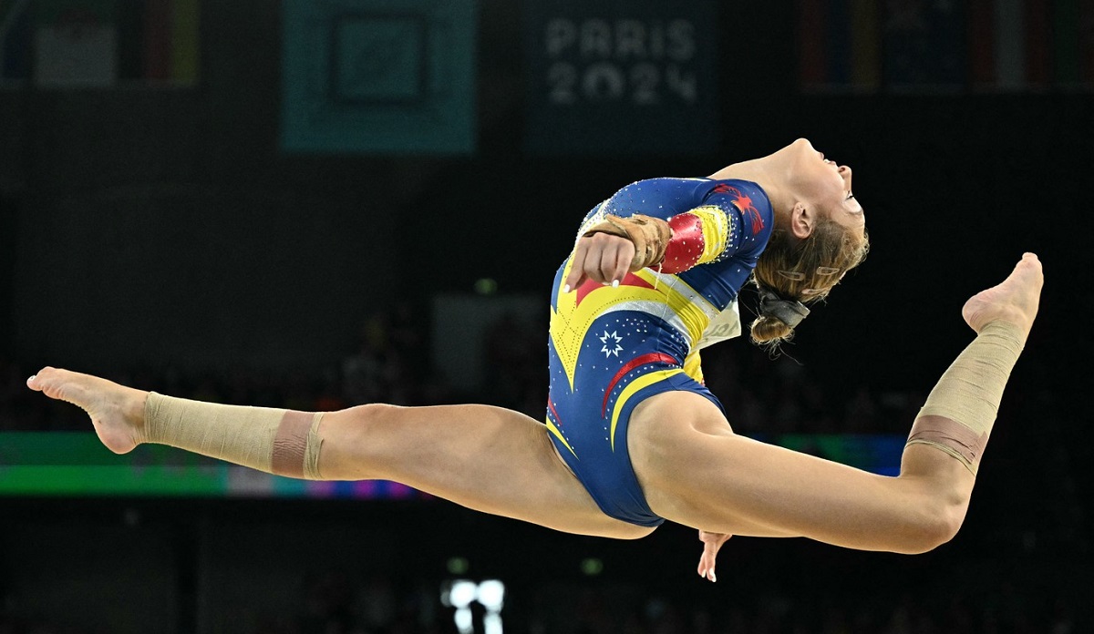 Echipa României la gimnastică luptă în marea finală pe echipe