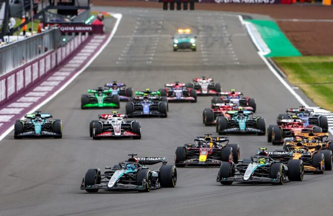 Cursa din Marele Premiu de Formula 1 al Marii Britanii e ACUM pe Antena 1 şi în AntenaPLAY. Russell s-a retras din cursă