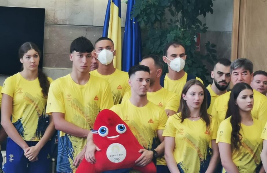 David Popovici a purtat mască la plecarea spre Paris! Team România, pregătită de Jocurile Olimpice 2024