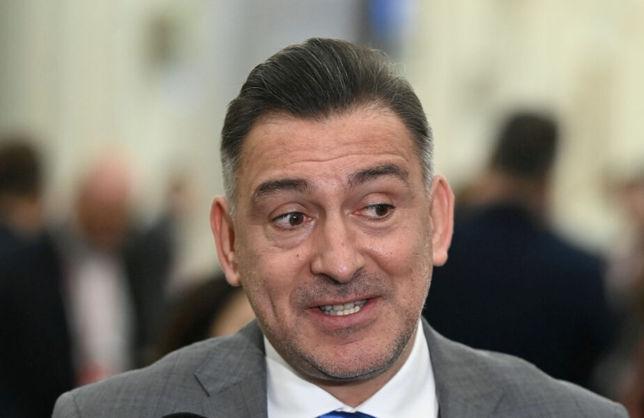 Ilie Dumitrescu cere ca Dorinel Munteanu să fie sancţionat după gestul golănesc din meciul cu Dinamo: „Nu are nicio scuză!”