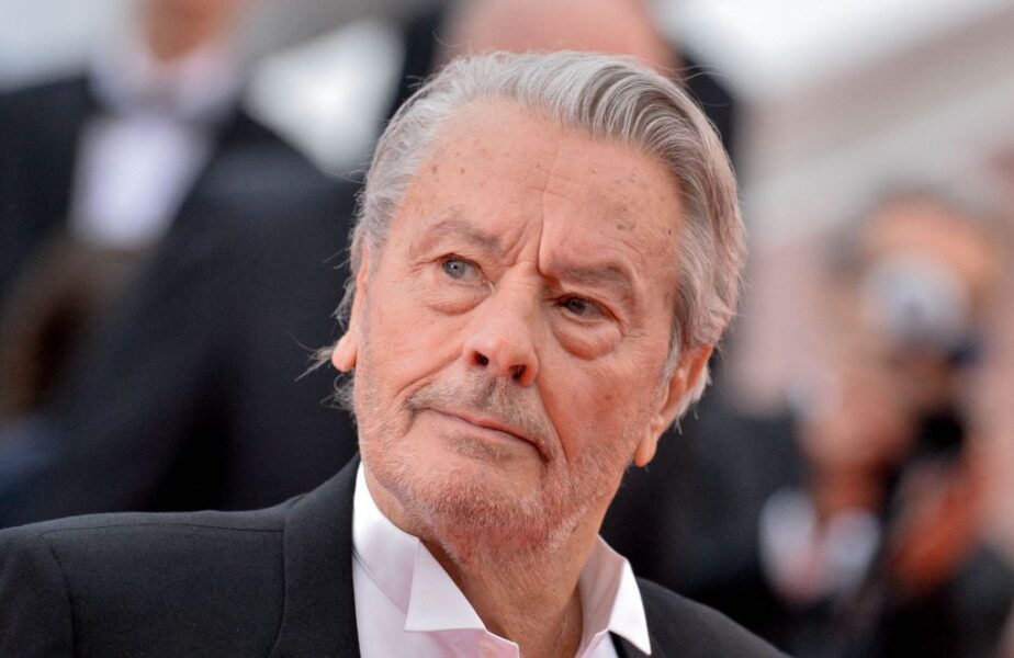 A murit Alain Delon! Marele actor francez era pasionat de box şi de Formula 1!