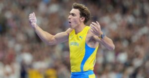 Armand Duplantis şi-a doborât recordul mondial în proba de săritură cu prăjina! Este al nouălea record mondial pentru suedez!