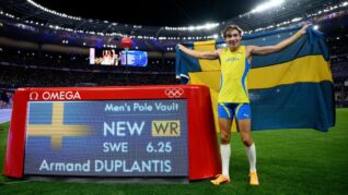 Armand Duplantis şi-a doborât recordul mondial în proba de săritură cu prăjina! Este al nouălea record mondial pentru suedez!